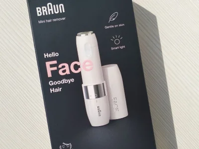 Женский мини-удалитель волос на лице Braun FS1000