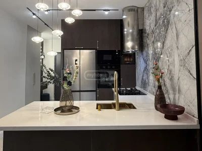 3 комнатная квартира , $1800