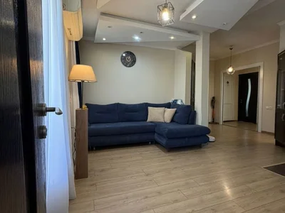 8 room Private House For Sale. Chugureti