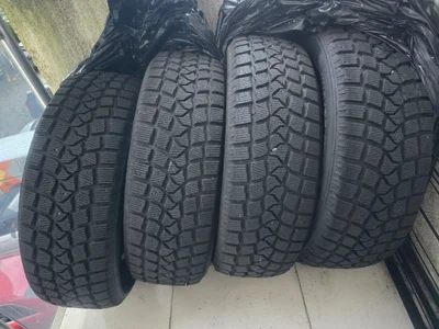 практически новые зимние шины Haida 215/60 R17 комплект (4 шт.