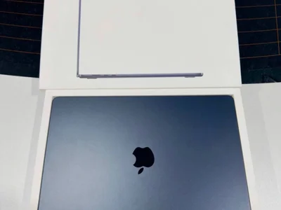 MacBook Air 13,6 дюйма (2025 г.) M4, 16 ГБ ОЗУ, 256 ГБ SSD