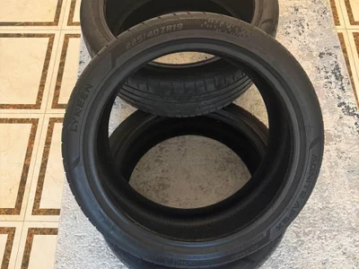 резина M+S лето 225/40 R19. почти новая, без ремонтов. пробег 5к км