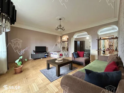 5 room Flat For Rent. Sololaki