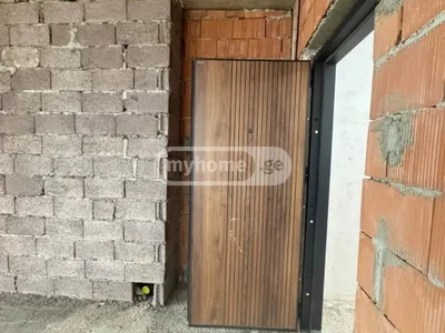 : Продаётся 4-комнатная квартира в районе Багратиони