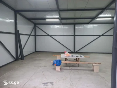 Store-Industrial property For Rent. Lilo
