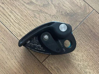 Спусковое/страховочное устройство григри Petzl
