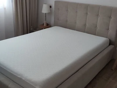 Двуспальная кровать 160х200 с матрасом Ashley Furniture