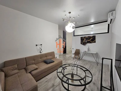 2 спальни, дизайнерский ремонт, $700