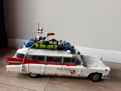 LEGO Icons Ghostbusters ECTO-1 10274