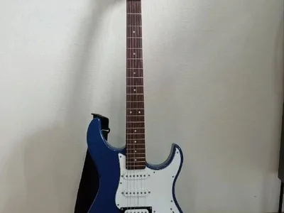 Электрогитара Yamaha Pacifica 012