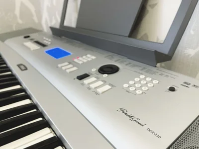 Электронное пианино Yamaha Portatone DGX-230