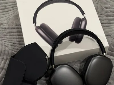 AirPods Max Lightning