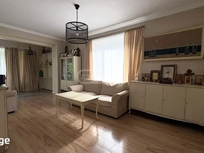 Паркинг на paliashvili st. Vake