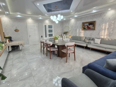 3-комнатная квартира, 155 м², $2000