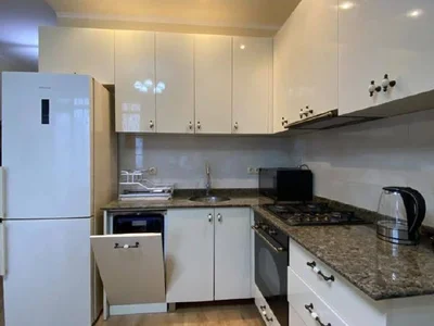 3-комнатная квартира на год у моря, район Юстиции, $600