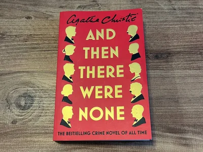 Agatha Christie “And then there were none” (10 негритят)