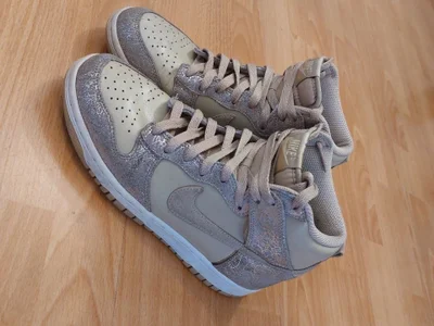 женские кроссовки Nike.