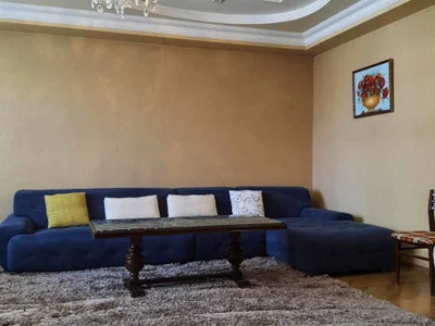 1+1 Парнаваз Мепе 128, $800