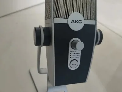 Микрофон AKG Lyra
