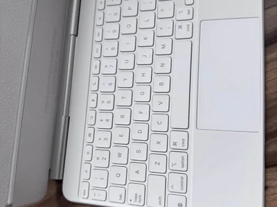 Magic Keyboard для iPad Air M2, M3,M4
