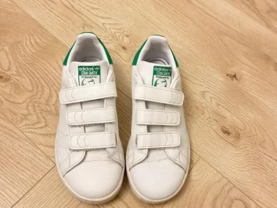 Белые кроссовки Adidas