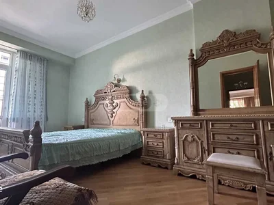 4-комнатная квартира в Тбилиси