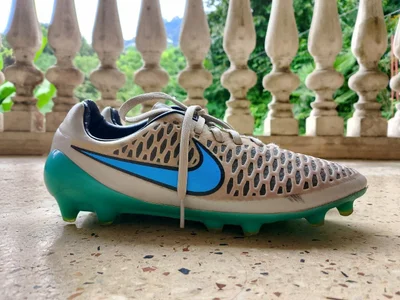 Футбольные бутсы Nike Magista