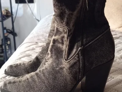 Ковбойские серые джинсовые сапоги Stradivarius