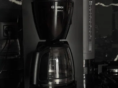 Капельная кофеварка Bosch с опцией Aroma+. Вместимость 10-15 чашек (1.25л). Отличное состояние
