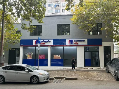 Универсальное коммерческое помещение в Глдани
