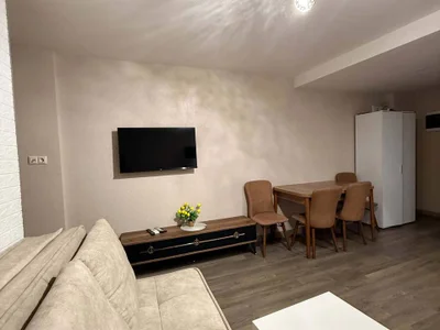 3-комнатная квартира, 75 м², $600