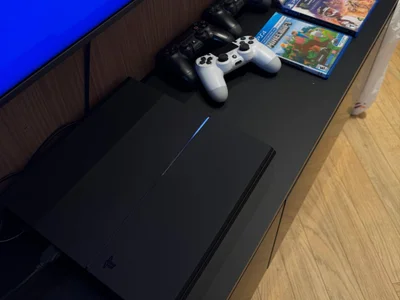 Игровая приставка Sony PlayStation 4 1TB с комплектом