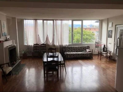 4-комнатная квартира в Тбилиси