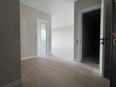 Белый дом: 3-комнатная квартира, 92,9 м²