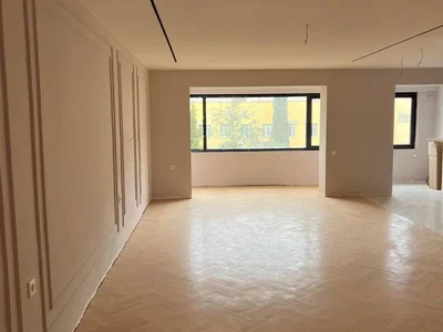 4 room Flat For Sale. Mesame masivi