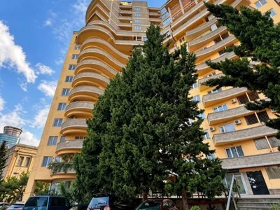 Коммерческое помещение на უნივერსიტეტის ქუჩა 11-ე Saburtalo