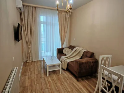 Долгосрочная аренда 3-комнатной квартиры в Khimshiashvili District