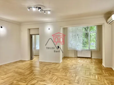 3-комнатная квартира, 90 м², $1500