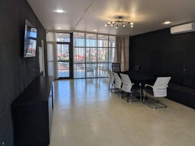Большая квартира 200 кв.м, 2 спальни, $800
