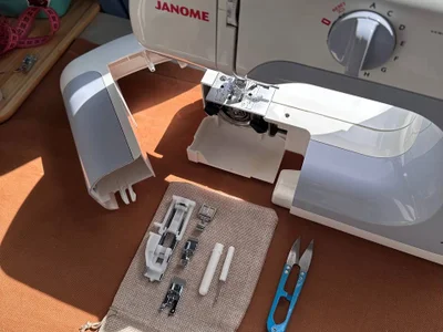 Швейная машина Janome 2041s