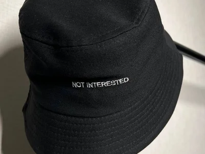 Чёрная панама «NOT INTERESTED»