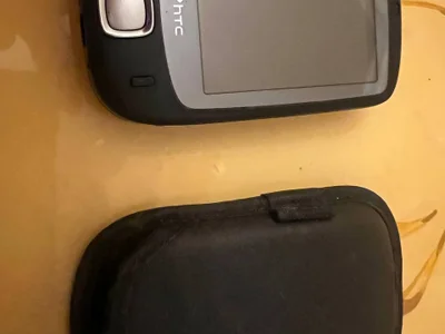 Мобильный телефон с чехлом