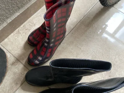 Резиновые непромокаемые сапоги