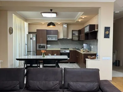Адам Мицкевича ул., 25: 4-комнатная, 200.0 м²