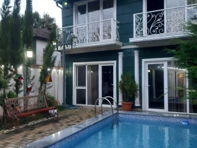 7 room Private House For Rent