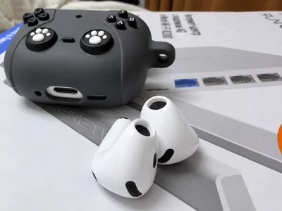 AirPods 4 с активным шумоподавлением