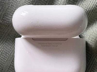 AirPods 4 с активным шумоподавлением