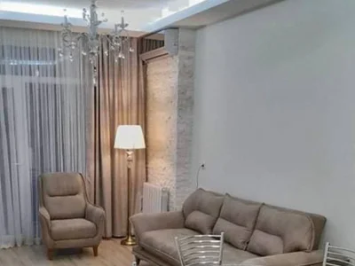 2-комнатная квартира с отдельной спальней, 50 м², $600