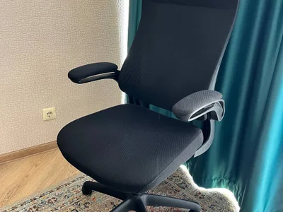 Офисное кресло