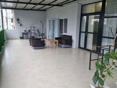 4-комнатная квартира, 200 м², $800